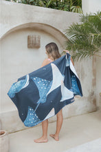 Cargar imagen en el visor de la galería, Toalla playera de microfibra Mantas