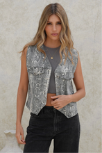 Cargar imagen en el visor de la galería, Chaleco Boa