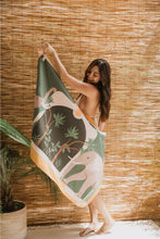 Cargar imagen en el visor de la galería, Toalla playera de microfibra Oasis Oliva