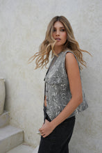 Cargar imagen en el visor de la galería, Chaleco Boa