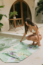 Cargar imagen en el visor de la galería, Toalla playera de microfibra Primavera