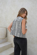 Cargar imagen en el visor de la galería, Chaleco Boa