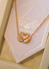Cargar imagen en el visor de la galería, Collar Cisnes┃Para Parejas