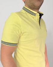 Cargar imagen en el visor de la galería, Polo Amarilla Claro Hombre