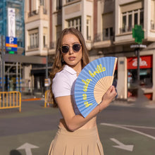 Cargar imagen en el visor de la galería, Abanico “yo no sudo, brillo” azul (brilla en la oscuridad)