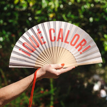 Cargar imagen en el visor de la galería, Abanico "Qué calor" beige
