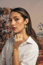 Cargar imagen en el visor de la galería, Ear cuff hoja dividivi Brillo Guajiro