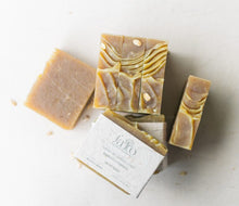 Cargar imagen en el visor de la galería, Jabón Hidratante Avena y Miel
