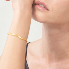 Cargar imagen en el visor de la galería, Brazalete rastro dorado