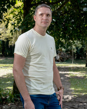 Cargar imagen en el visor de la galería, Camiseta Amarillo Claro / Regular Fit