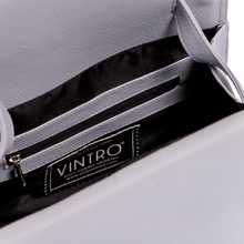 Cargar imagen en el visor de la galería, Cartera Dandy Gris Con Cargadera En Cadena