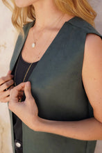 Cargar imagen en el visor de la galería, Chaleco India Pino