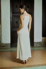 Cargar imagen en el visor de la galería, VESTIDO AMELIA BEIGE