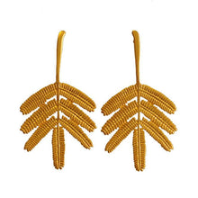 Cargar imagen en el visor de la galería, Arete grande rama dividivi Brillo Guajiro