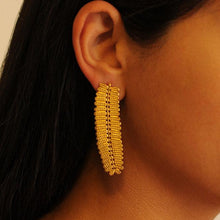 Cargar imagen en el visor de la galería, Arete grande hoja dividivi Brillo Guajiro