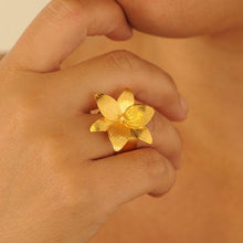 Cargar imagen en el visor de la galería, Anillo dorado lirio Vuelo de Vida