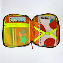 Cargar imagen en el visor de la galería, Portalibros Fiera funda para libros impermeable