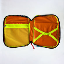 Cargar imagen en el visor de la galería, Portalibros Fiera funda para libros impermeable