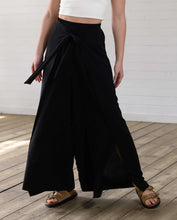 Cargar imagen en el visor de la galería, Pantalón Paulina Plane Negro