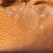 Cargar imagen en el visor de la galería, Manos libres Nebula camel con cargadera y Cordón de Cierre Cobra Noir