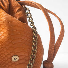 Cargar imagen en el visor de la galería, Manos libres Nebula camel con cargadera y Cordón de Cierre Cobra Noir