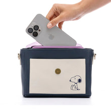 Cargar imagen en el visor de la galería, MANOS LIBRES PARA MUJER CANADA SNOOPY CON CARGADERA REMOVIBLE
