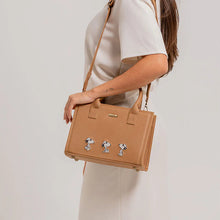 Cargar imagen en el visor de la galería, CARTERA PARA MUJER ESPAÑA MIEL SNOOPY