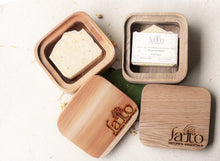 Cargar imagen en el visor de la galería, Jabón Manzanilla y Leche de Cabra Pieles Sensibles