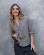 Cargar imagen en el visor de la galería, Camisa Cristina Berlín Verde