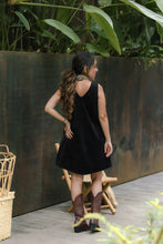 Cargar imagen en el visor de la galería, Vestido en pana corto con bolsillos - Negro