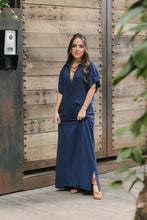 Cargar imagen en el visor de la galería, Vestido largo pampa con mangas - Azul Oscuro