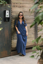 Cargar imagen en el visor de la galería, Vestido largo pampa con mangas - Azul Oscuro