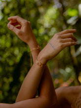 Cargar imagen en el visor de la galería, Pacto Hermanas (Set x 2 Pulseras)