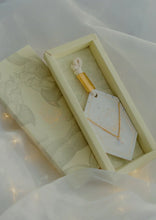 Cargar imagen en el visor de la galería, Collar Astro- Autenticidad