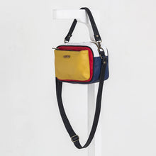 Cargar imagen en el visor de la galería, Bandolera Anita Paloma