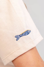 Cargar imagen en el visor de la galería, CAMISETA MANGA CORTA BORDADA ONDAS