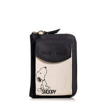 Cargar imagen en el visor de la galería, MANOS LIBRES PARA MUJER IBIZA NEGRO SNOOPY CON BOLSILLO EXTERNO Y CARGADERA REMOVIBLE