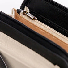 Cargar imagen en el visor de la galería, MANOS LIBRES PARA MUJER IBIZA NEGRO SNOOPY CON BOLSILLO EXTERNO Y CARGADERA REMOVIBLE