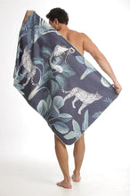 Cargar imagen en el visor de la galería, Toalla playera de microfibra Leopardo