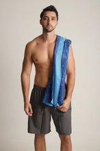 Cargar imagen en el visor de la galería, Toalla playera de microfibra Tiburón Azul