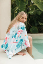 Cargar imagen en el visor de la galería, Toalla playera de microfibra Flamencos