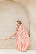 Cargar imagen en el visor de la galería, Toalla playera de microfibra Coralina