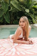 Cargar imagen en el visor de la galería, Toalla playera de microfibra Coralina