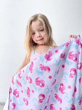 Cargar imagen en el visor de la galería, Toalla playera de microfibra Sirenita