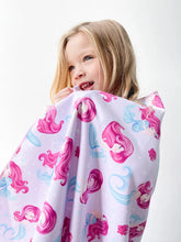 Cargar imagen en el visor de la galería, Toalla playera de microfibra Sirenita