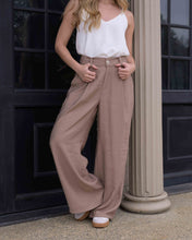 Cargar imagen en el visor de la galería, Pantalón Kary Plane Camel
