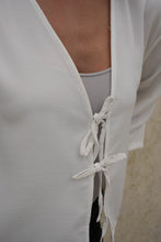 Cargar imagen en el visor de la galería, Blusa Tauro Blanco
