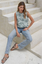 Cargar imagen en el visor de la galería, Blusa Tara Selva
