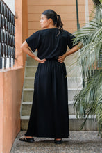 Cargar imagen en el visor de la galería, Vestido Étnica Largo con mangas y aberturas frontales - Negro
