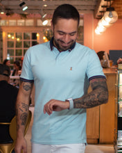 Cargar imagen en el visor de la galería, Camiseta Polo Celeste
